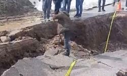 Güroymak’ta toprak kayması: Yol ulaşıma kapandı