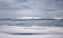 Soğuklar Nazik Gölü’ndeki çözülmeyi geciktirdi