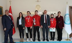 Şampiyon sporculardan Rektör Elmastaş’a ziyaret