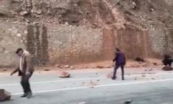 Tatvan’da aynı noktada yine kaya  düştü: Vatandaşlar çözüm bekliyor!