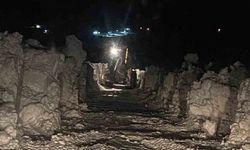Bitlis'te karda mahsur kalan 112 ekibi güçlükle kurtarıldı