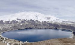 Doğanın sessiz şöleni: Aygır Gölü ve karlı Süphan Dağı