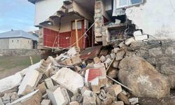 Ağrı sallandı: Kırsalda bazı evler zarar gördü
