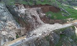 Bingöl'de heyelan nedeniyle yol trafiğe kapandı