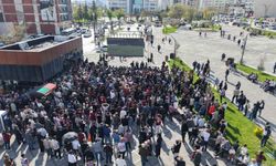 Elazığspor sevgisi meydanları doldurdu: Taraftarlar maçı dev ekrandan izledi