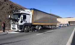 Erzincan'da seyir halindeki tırda çıkan yangın ekiplerin müdahalesiyle söndürüldü