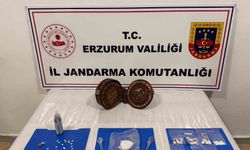 Erzurum’da jandarmadan kaçakçılara darbe: Altın işlemeli Tevrat ele geçirildi