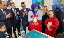 Erzurum'da otizm farkındalığı için mavi balonlar uçuruldu