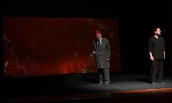 'Firavunla Yüz Yüze' oyunu tiyatroseverlerden büyük beğeni aldı