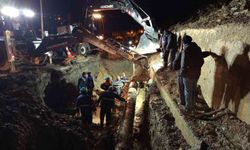 Hakkari'de toprak kayması su hattında hasara neden oldu
