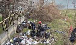 Hazar Gölü sahilinden 10 ton atık çöp toplandı