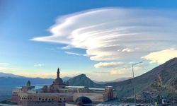 İshak Paşa Sarayı mercek bulutlarıyla büyüledi