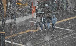 Kars’ta kış geri döndü: Tipi nedeniyle 33 yol kapalı