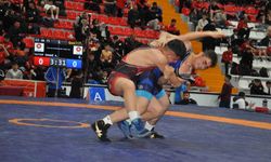 Kars'ta U15 Türkiye Güreş Şampiyonası start verdi