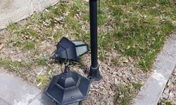 Kars'ta Valilik Parkı'nın ışıkları tahrip edildi