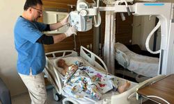 Kuzeninin öldüğünden habersiz iyileşeceği günü umutla bekliyor