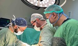 Muş'ta midesi delinen çocuk başarılı operasyonla hayata tutundu