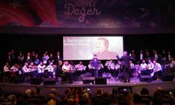 Palandöken'de 'Kaset şarkıları' konseri büyük ilgi