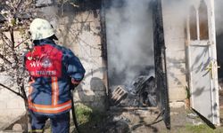 Tuşba'da odunluk alevlere teslim oldu