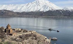 Van Gölü’nde çekilme sürüyor: Akdamar iskelesi yenileme sürecinde