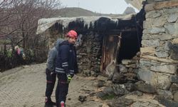 Van'da göçük: Kümes ve tandır evi yerle bir oldu