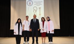 Öğrenciler beyaz önlükleriyle geleceğe ilk adımı attı