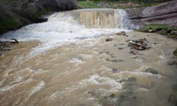 Ahlat Harabeşehir Çayı yağmur sularıyla coştu