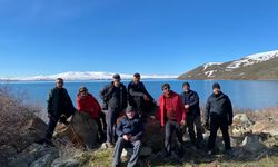 Ahlatlı doğaseverler Nazik Gölü kıyısında yürüdü
