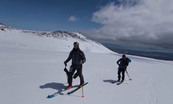 Polonyalı Dağcılar Süphan Dağı’ndan kayakla iniş yaptı