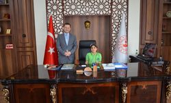 Tatvan Kaymakamı Demirer koltuğunu öğrenciye devretti