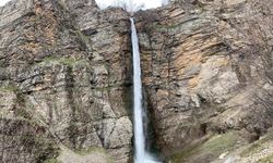 Gümüşkanat Şelalesi baharla birlikte ziyaretçilerini ağırlıyor