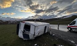 Tatvan’da minibüs kazası: 10 kişi yaralandı
