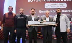 Bitlis Hak-İş Sendikası’ndan anlamlı hediye: Ahlat bastonu takdim edildi