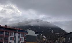 Tatvan’da sis bulutu Taşlıtepe Dağı’nı kapladı