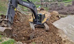 Bitlis’te Yağışlar Köy Yollarını Vurdu: Çeltikli Yolunda Onarım Çalışmaları Sürüyor