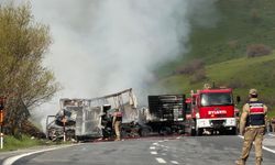 Tatvan’da İki Tır Çarpıştı: 2 Sürücü Hayatını Kaybetti