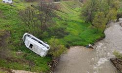 Bitlis’te öğrencileri taşıyan minibüs şarampole yuvarlandı: 7 yaralı