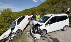 Tatvan’da iki otomobil kafa kafaya çarpıştı: 6 yaralı