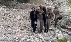 Ayağı burkuldu, jandarma sırtında taşıdı