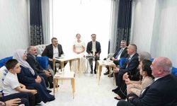 Bakan Tekin nişan çiftini mutlu günlerinde yalnız bırakmadı