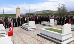 Edebük şehitleri kabirleri başında dualarla anıldı