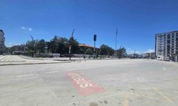 Elazığ'da cadde ve sokaklar sessiz kaldı