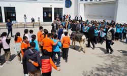 'Eşekli Dostoyevski' Erzincan'da minik okurları sevindirdi