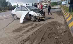 Hasköy'de kamyon ile otomobil çarpıştı: 1 kişi yaralandı