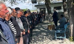 Iğdır'da arkadaşının elindeki silahın patlaması sonucu ölen çocuk gözyaşlarıyla uğurlandı