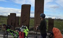 İki öğretmen pedal çevirip Van Gölü çevresinde 423 kilometre katetti