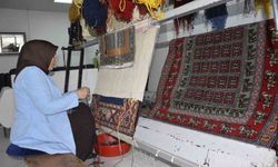 Kadınlar halı dokumayla hem öğreniyor hem güçleniyor