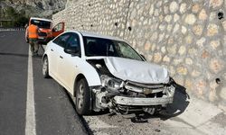 Malatya'da otomobil istinat duvarına çarptı: 1 kişi yaralandı