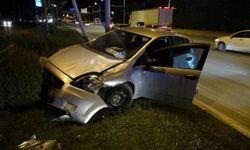 Malatya'da tır ile çarpışan araç refüje savruldu