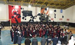 Narman Meslek Yüksekokulu'nda mezuniyet coşkusu yaşandı